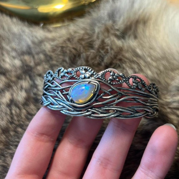 STUNNING sterling silver Or Paz Israeli Ethiopian opal cuff bracelet